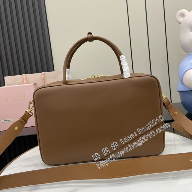 MIU MIU專櫃繆繆最新款二代肩帶款Beau手袋原廠皮手提公事包 jh2660型號：5BB117